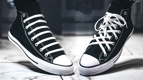 how to lace chuck taylors.